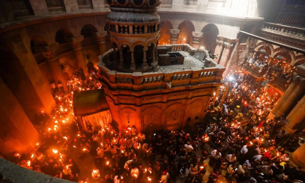 Στη σκιά του πολέμου το Πάσχα στα Ιεροσόλυμα - "Κλείδωσε" ο αριθμος των προσκυνητών στον Πανάγιο Τάφο - Πώς θα έρθει φέτος το Άγιο Φως στην Ελλάδα;